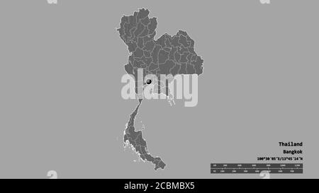 Forma desaturata della Thailandia con la sua capitale, la principale divisione regionale e l'area separata Chachoengsao. Etichette. Mappa elevazione bilivello. Rendering 3D Foto Stock