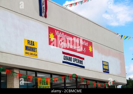 MIDDLETOWN, NY, STATI UNITI - Giu 28, 2020: Middletown, NY / USA - 06/28/2020: Middletown Flea Market Building Exterior Foto Stock