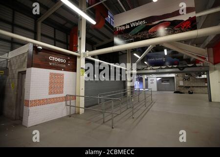 All'interno degli stand vuoti con area catering chiusa al Liberty Stadium, mentre la partita di Swansea City contro Sheffield Wednesday viene giocata senza folla a causa di Covid 19 durante la partita del campionato Sky Bet al Liberty Stadium di Swansea. Foto Stock