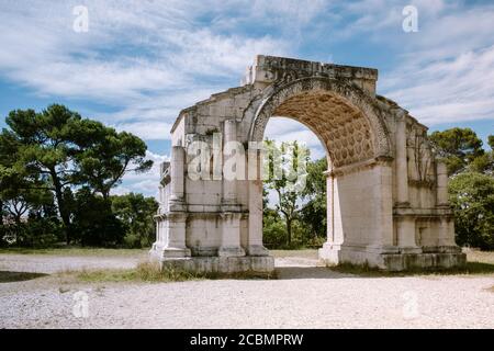 Les Antiques monumento che è una parte di Glanum archeologico Sito vicino Saint Remy de Provence in Francia Foto Stock