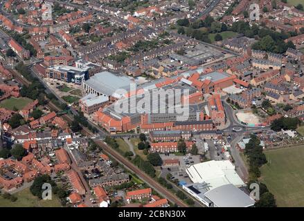 Vista aerea del Centro commerciale Flemingate di Beverley e dell'East Riding Leisure Centre, Beverley, East Yorkshire Foto Stock