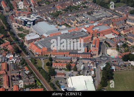 Vista aerea del Centro commerciale Flemingate di Beverley e dell'East Riding Leisure Centre, Beverley, East Yorkshire Foto Stock