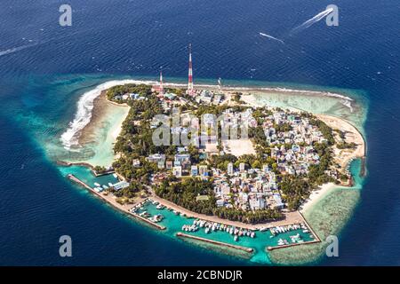 Vista Ariel dell'isola di Villingili nell'Atollo di Maldive Nord. Foto Stock