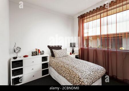 Design della camera da letto in una casa moderna di lusso Foto Stock