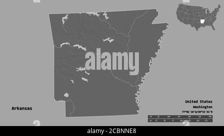 Forma dell'Arkansas, stato della terraferma degli Stati Uniti, con la sua capitale isolata su solido sfondo. Scala della distanza, anteprima della regione ed etichette. Bilivello Foto Stock
