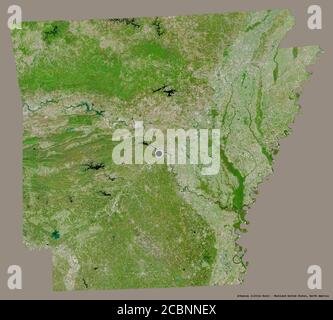 Forma dell'Arkansas, stato della terraferma degli Stati Uniti, con la sua capitale isolata su uno sfondo di colore solido. Immagini satellitari. Rendering 3D Foto Stock