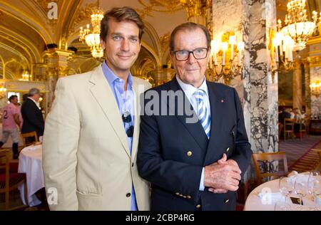 Monte Carlo, Monaco - 16 settembre 2016: Attore Roger Moore e figlio Christian alla sfilata di Monte Carlo Polo Cup a Place du Casino, Hotel de Paris. James Bond, Movie, Film, Star, | in tutto il mondo Foto Stock