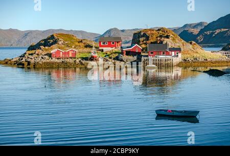 Case su un'isola nel Capo Nord, Russenes, Trom, Norvegia Foto Stock
