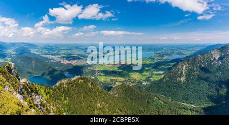 Panorama da Saeuling, 2047 m, al Tannheimer Berge, Vils, nel distretto di Reutte in Tirolo, Austria, così come Falkensteinkamm, Weissensee Foto Stock