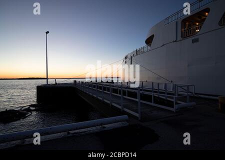 A.traghetto attraccato per la notte al tramonto sulla Georgian Bay. Foto Stock