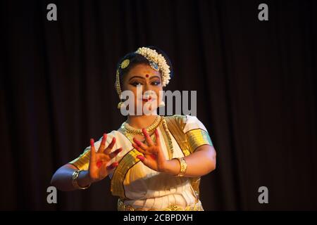 Una bella ballerina mohiniattam Foto Stock