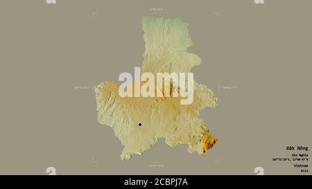 Area di Đăk Nông, provincia del Vietnam, isolata su uno sfondo solido in una scatola di delimitazione georeferenziata. Etichette. Mappa di rilievo topografico. Rendering 3D Foto Stock