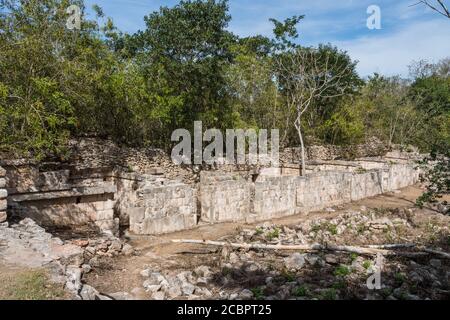 Il Dovecote o Pigeon House Gruppo di rovine nella città Maya di Uxmal in Yucatan, Messico. Città pre-ispanica di Uxmal - un Cente patrimonio dell'umanità dell'UNESCO Foto Stock