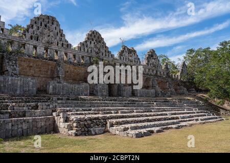 Il Dovecote o Pigeon House Gruppo di rovine nella città Maya di Uxmal in Yucatan, Messico. Città pre-ispanica di Uxmal - un Cente patrimonio dell'umanità dell'UNESCO Foto Stock