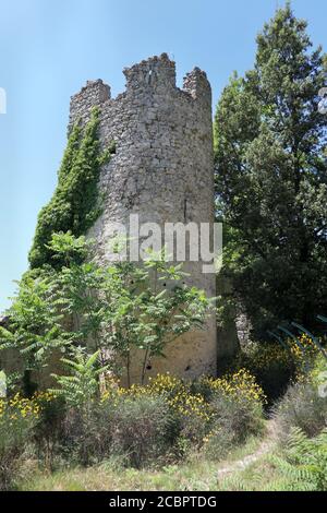 Pesche - Ruderi di una torre del castello Foto Stock