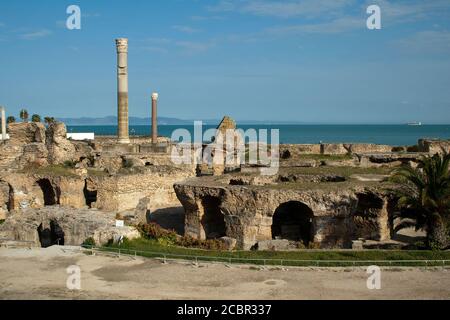 Cartagine Tunisia, scenario in terme romane di antonino che domina il Mar Mediterraneo Foto Stock