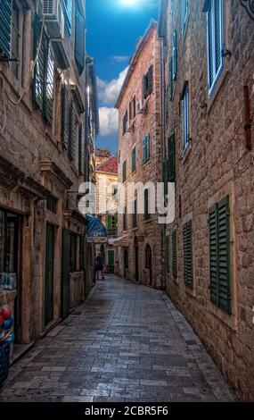 Strade vuote di Kotor Foto Stock