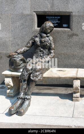 La scultura Eleanor Rigby di Tommy Steele a Liverpool Foto Stock