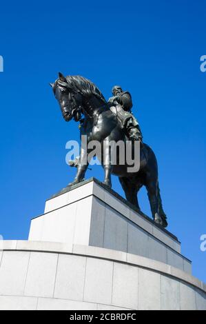 Monumento nazionale sulla collina di Vitkov, Zizkov, Praga, Repubblica Ceca / Czechia - statua equestre di Jan Zizka, leggenda e famoso eroe delle guerre crociate. Foto Stock