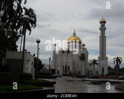 Moschea del Sultano Omar Ali Saifuddin a Bandar seri Begawan. Brunei. Foto Stock