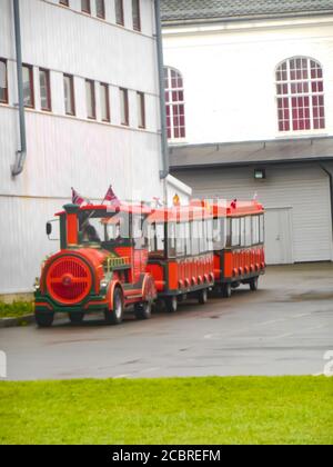 Bergen, Norvegia,2/6/2013 treno troly per bambini e turisti in norvegia Foto Stock