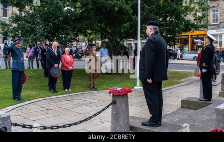 Harrogate, North Yorkshire, Regno Unito. 15 agosto 2020. I veterani e i membri del pubblico si sono Uniti al sindaco della città per osservare 2 minuti di silenzio nel 75° anniversario del VJ Day. Credit: ernesto rogata/Alamy Live News Foto Stock