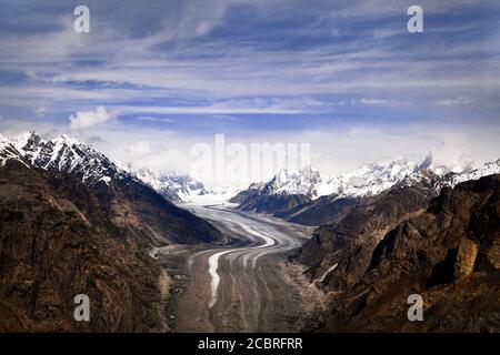 le torri di trango e le torri senza nome sono alte rocce in Pakistan paesaggi di skardu, hunza Karakorum gamma in gilgit baltistan, Foto Stock