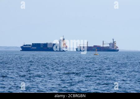 Navi portacontainer che lasciano il porto di Salonicco Macedonia Grecia - Foto: Geopix/Alamy Stock Foto Foto Stock