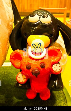 Osaka,Kansai/JAPAN - Oct 01, 2016 : Timmy la figura delle pecore di Shaun la pecora a Expocity, Osaka.JAPAN. Foto Stock