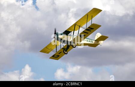 1929 Parnell Elf 'G-AAIN' in aereo al Drive-in Airshow AT Shuttleworth il 2 agosto 2020 Foto Stock