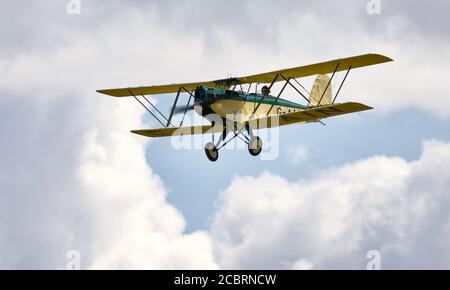 1929 Parnell Elf 'G-AAIN' in aereo al Drive-in Airshow AT Shuttleworth il 2 agosto 2020 Foto Stock
