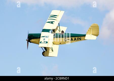 1929 Parnell Elf 'G-AAIN' in aereo al Drive-in Airshow AT Shuttleworth il 2 agosto 2020 Foto Stock