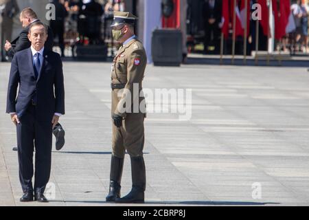 Varsavia, Polonia. 15 agosto 2020. 15 agosto 2020, Varsavia, Polonia: Piazza Pilsudski - Festa dell'Armata polacca - una guardia di briefing cerimoniale alla Tomba del Milite Ignoto con la partecipazione del Presidente della Repubblica di Polonia Andrzej Duda e invitati ospiti.nella foto: Relatore del Senato Tomasz Grodzki Credit: Grzegorz Banaszak/ZUMA Wire/Alamy Live News Foto Stock