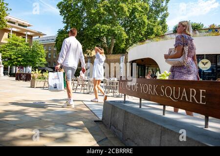 Londra - Agosto 2020: Duke of York Square sulla Kings Road, Chelsea - Londra. Un'esclusiva area commerciale e di svago Foto Stock