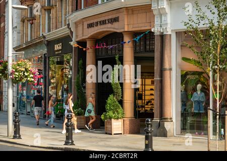 Londra - Agosto 2020: Duke of York Square sulla Kings Road, una strada commerciale esclusiva su Chelsea Foto Stock