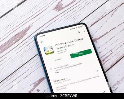 Assam, india - Agosto 15, 2020 : Cricbuzz un logo di notizie sportive sullo schermo del telefono. Foto Stock