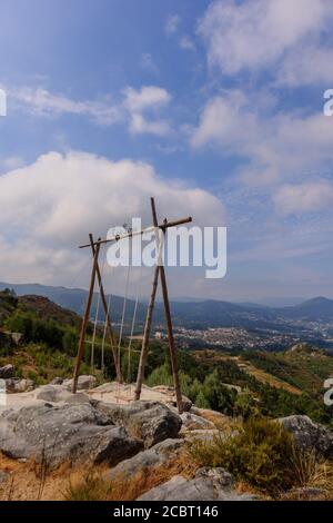 Nuova altalena di Vila Nova de Cerveira, con una splendida vista, nel nord del Portogallo Foto Stock