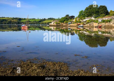 Riflessioni a Point in Cornovaglia catturate una mattina Metà luglio Foto Stock