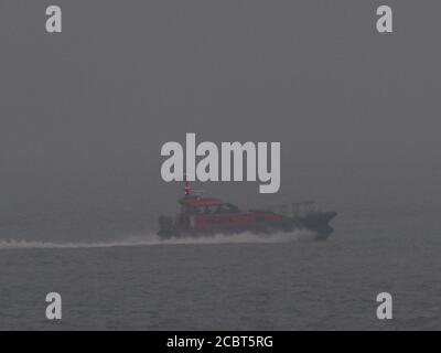 Sheerness, Kent, Regno Unito. 15 agosto 2020. Regno Unito tempo: Una serata nebbiosa in Sheerness, Kent. Credit: James Bell/Alamy Live News Foto Stock