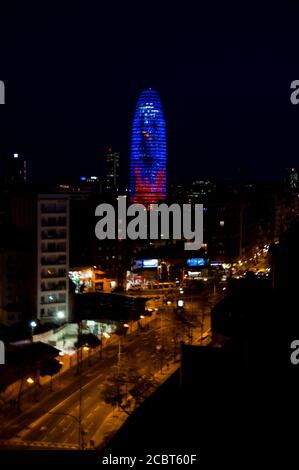 Architettura HGH-tech a Barcellona, Spagna la Torre Glòries, precedentemente nota come Torre Agbar. Foto Stock