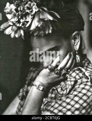 FRIDA KAHLO (1907-1954) artista messicano circa 1938 Foto Stock