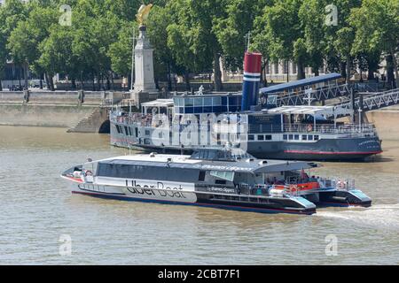 Uber Boat on River Thames, London Borough of Lambeth, Greater London, England, United Kingdom Foto Stock