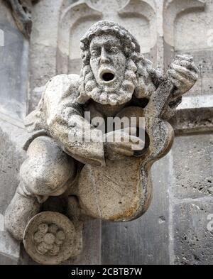 Rathaus o nuovo municipio in piazza Marienplatz, dettaglio con gargoyle, Monaco, Baviera, Germania. Questo edificio e' un punto di riferimento di Monaco. Lik statua gotica Foto Stock