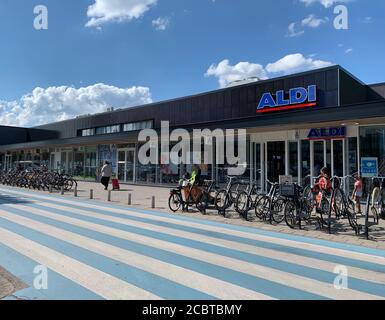 Supermercato Aldi in via Jan Heijnsstraat. Tilburg, Brabante del Nord / Paesi Bassi. Foto Stock