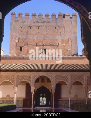 FACHADA NORTE-PALACIO DE COMARES-ARQUITECTURA HISPANOMUSULMANA-PERIODO NAZARI-S XIV POSIZIONE: ALHAMBRA-PATIO DE ARRAYANES. GRANADA. SPAGNA. Foto Stock