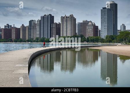 Vista della città di Chicago guardando a sud da nord Spiaggia Avenue Foto Stock