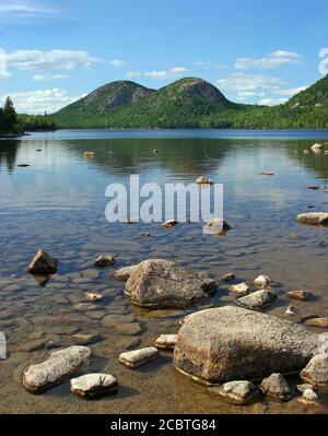 Le bolle al Jordan Pond nel Parco Nazionale di Acadia nel Maine, Stati Uniti. Foto Stock