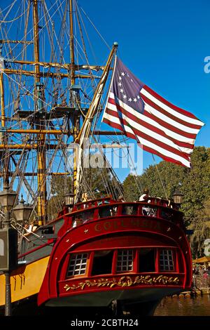 Replica su scala completa di una maestosa nave a vela a 3 alberi del 18 ° secolo. La nave è nei fiumi d'America a Disneyland in California. L'origina Foto Stock