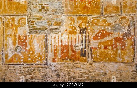 Dipinti medievali, 11 ° secolo, alla Chiesa di San Giorgio, nel villaggio di Kostolany pod Tribecom, regione di Nitra, Slovacchia Foto Stock