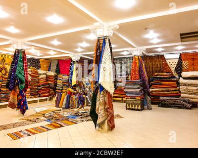 Un negozio di tappeti a Ouarzazate Foto Stock